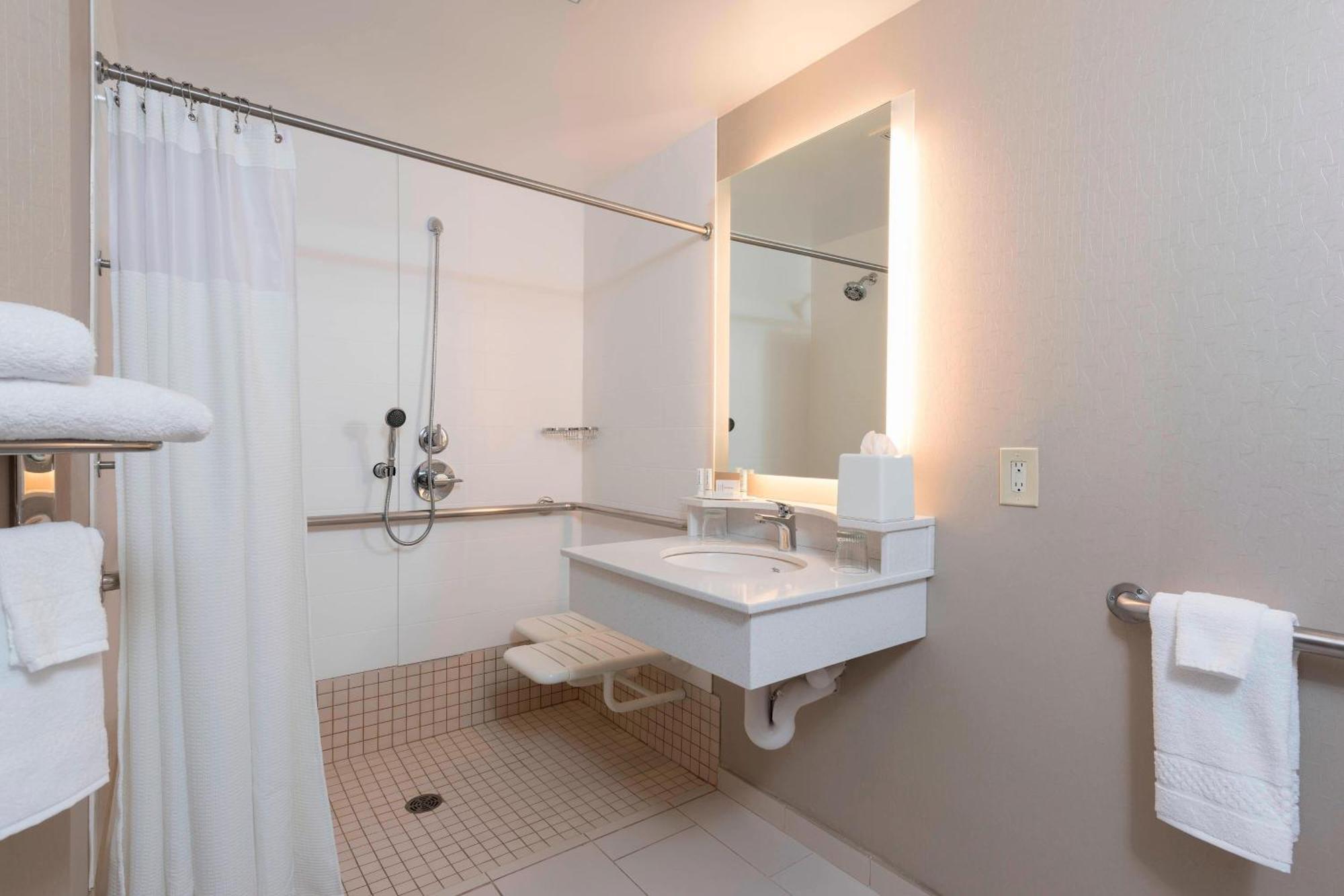 Springhill Suites Grand Rapids North Exterior foto